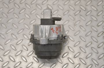 BMW 5 Series G30/G31 (2016-2023) Dzinēja stiprinājums/spilvens labajā pusē 6860478 18103504