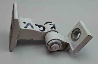 BMW M3 F80 (2013-2020) Aizmugurējo kreiso durvju eņģes 7246061 32053309