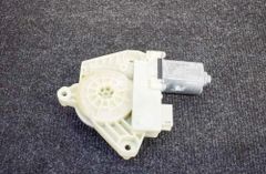 MERCEDES-BENZ C-Class W205/S205/C205 (2014-2023) Priekšējo kreiso durvju logu pacēlāja motorīts A2059060013 3614976