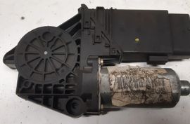 VOLKSWAGEN Passat B5 (1996-2005) Priekšējo kreiso durvju logu pacēlāja motorīts 3B4837751DB 11029178