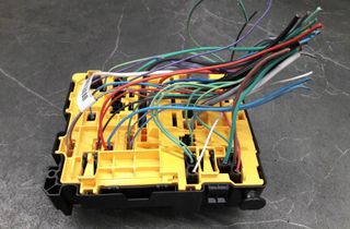 PEUGEOT 308 3 generation (2021-2023) Drošinātāju kārba 9804848480 30115619