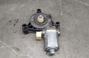 AUDI A3 8V (2012-2020) Priekšējo kreiso durvju logu pacēlāja motorīts 0130822717 30172248