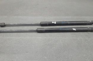 VOLKSWAGEN Golf Plus 2 generation (2009-2014) Aizmugurējā bagāžnieka amartizātors labajā pusē 5M0827550A 30179976