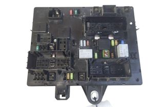 OPEL Astra J (2009-2020) Fuse box 365927271 31982849