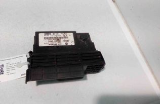 AUDI A8 D3/4E (2002-2010) Power Distribution Box F005S00327 28532526