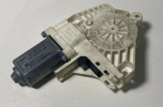 SKODA Superb 1 generation (2001-2008) Priekšējo kreiso durvju logu pacēlāja motorīts 8K0959801A 30673596