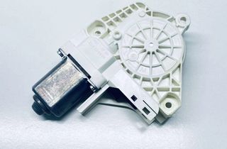 VOLKSWAGEN Touareg 2 generation (2010-2018) Aizmugurējo labo durvju loga vadības motorīts 8K0959811A 30695461