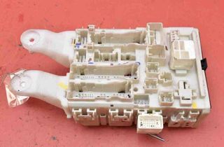 TOYOTA Auris 1 generation (2006-2012) Блок предохранителей 82730-02150-A 27684599