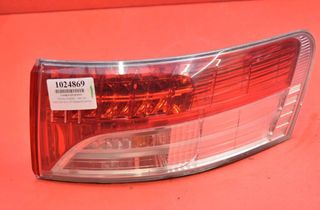 TOYOTA Avensis Verso 1 generation (2001-2003) Aizmugurējais labais lukturis 33039439