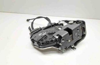 VOLVO V50 1 generation (2003-2012) Замок двери передний правый 30799333 32653370
