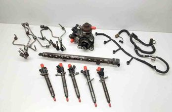 VOLVO V40 Cross Country 1 generation (2012-2020) Fuel Injector Kit 0445215025,31372081,0445010681,30777759,31303238,0445116046 32658159