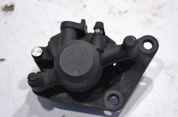 YAMAHA YS W205/S205/C205 (2014-2023) Priekšējais kreisās puses bremžu suports 27954432