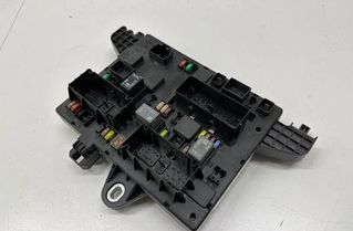 OPEL Astra J (2009-2020) Fuse box 13302301 22196812