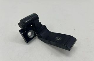 BMW X3 G01 (2017-2024) Aizmugurējo kreiso durvju eņģes 7397385 31988759