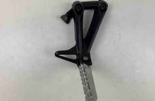 YAMAHA XSR Rear right side footrest peg hanger 1RC2742L0100,3VR-27441-02-00,3VR274410200,1RC-2742L-01-00 27938819