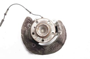 BMW 2 Series F22/F23 (2013-2020) Front Right Wheel Hub 6792285 28192045