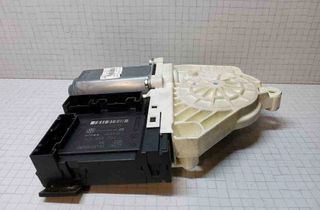 VOLKSWAGEN Passat B7 (2010-2015) Маторчик стеклоподъемника передней левой двери 1K0959701P,1K0959793L 32544968