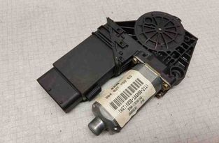 VOLKSWAGEN Passat B7 (2010-2015) Маторчик стеклоподъемника передней левой двери 0130821694,3B4837752EG,9776101434202 32628491