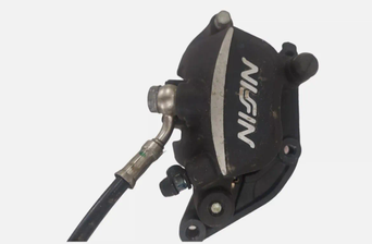 TRIUMPH TRIDENT W167 (2019-2024) Priekšējais kreisās puses bremžu suports T2021395 28491142