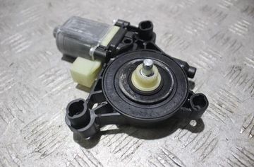 SEAT Leon 3 generation (2012-2020) Priekšējo kreiso durvju logu pacēlāja motorīts 32929567