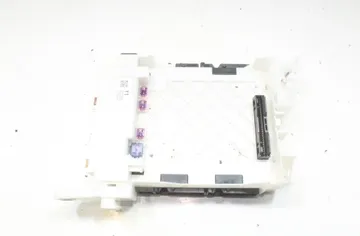 TOYOTA Yaris 4 generation (2020-2023) Fuse box 82730-52T00 33554679