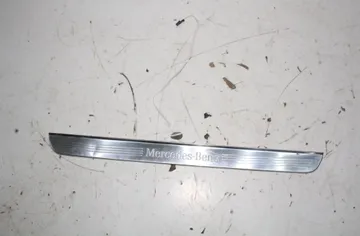 MERCEDES-BENZ C-Class W205/S205/C205 (2014-2023) Priekšējā labā sliekšņa apdare A2056802806 33572840