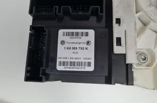 VOLKSWAGEN Golf Plus 1 generation (2004-2009) Стеклоподъемник передней правой двери 33275998