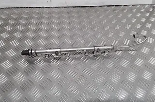 AUDI A1 8X (2010-2020) Kreisās puses degvielas rampa 04e133320D 33148543