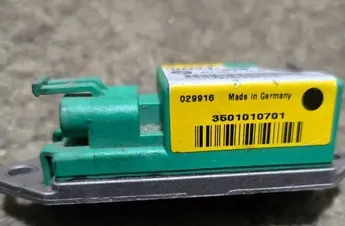 BMW 5 Series E39 (1995-2004) Боковой датчик удара правый 6900728 33755936