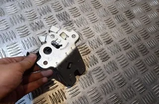 AUDI A6 C6/4F (2004-2011) Aizmugurējā bagāžnieka slēdzene 4L0827505 33417954