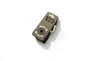 BMW X1 F48/F49 (2015-2023) Mūzikas atskaņotāja papildu savienotāji (AUX / USB) 9229246 33456119