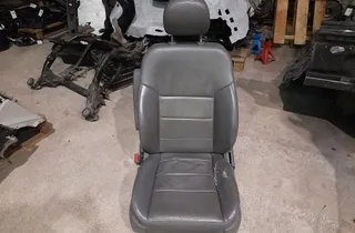 VOLKSWAGEN Routan 1 generation (2008-2012) Priekšējais labais sēdeklis 33483777