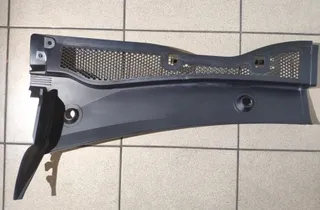 PEUGEOT 208 Peugeot 208 (2012-2015) Priekšējā stikla tīrītāja apdare / plastmasa 9860046080 33695304