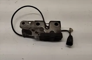 VOLKSWAGEN Passat B6 (2005-2010) Замок капота правый 3C1823187 33509321