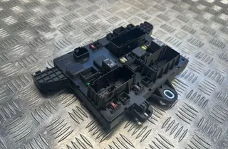 OPEL Astra J (2009-2020) Fuse box 365927271 33165515
