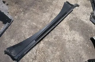 PEUGEOT 3008 2 generation (2017-2023) Priekšējā stikla tīrītāja apdare / plastmasa 9671408577 33874910