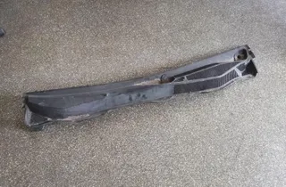 OPEL Astra H (2004-2014) Priekšējā stikla tīrītāja apdare / plastmasa 24463382 33970859