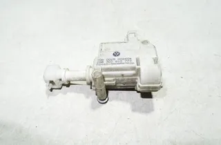 VOLKSWAGEN Passat B6 (2005-2010) Degvielas tvertnes vāciņa bloķēšana 3C0810773 17236123