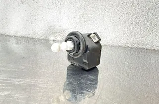 OPEL Insignia A (2008-2016) Lukturu regulēšanas motors 00883030 34474128