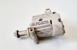 VOLKSWAGEN Passat B7 (2010-2015) Degvielas tvertnes vāciņa bloķēšana 3C0810773,3C0810773A 31097666