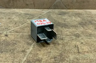 MERCEDES-BENZ C-Class W205/S205/C205 (2014-2023) Реле A0035421619 33380275