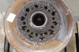 DAF XF (2012-present) Aizmugurējā kreisā riteņa rumbas vārpsta/stupica 28167044