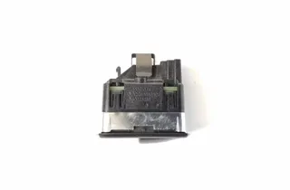 MERCEDES-BENZ C-Class W204/S204/C204 (2004-2015) Кнопка стеклоподъемника передней левой двери A2049058102 33599869