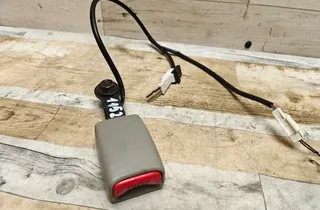 NISSAN X-Trail T30 (2001-2007) Priekšējā labā sēdekļa sprādze 33475373