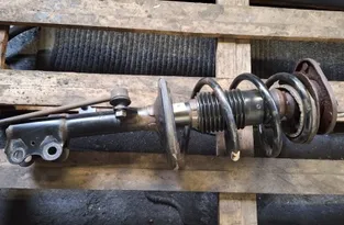 TOYOTA Corolla Verso 1 generation (2001-2009) Амортизатор передний правый 34375357