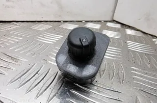 AUDI A1 8X (2010-2020) Mirror adjustment switch 8E0959565 33539039