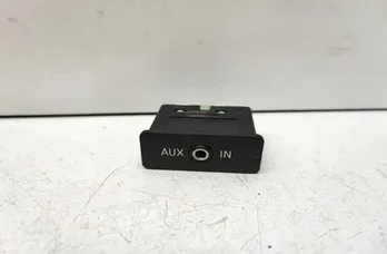 BMW X1 E84 (2009-2015) Mūzikas atskaņotāja papildu savienotāji (AUX / USB) 6986791 33639470