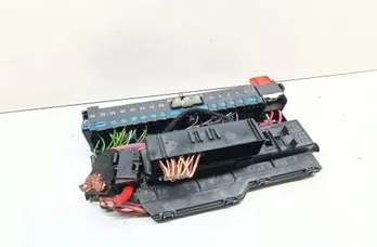 BMW X3 E83 (2003-2010) Drošinātāju kārba 8364542 33645725