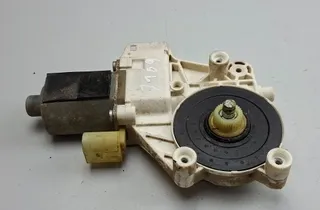 MERCEDES-BENZ Sprinter 1 generation (903) (1995-2006) Priekšējo kreiso durvju logu pacēlāja motorīts A0068205542 33544677