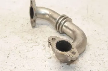 AUDI A6 C6/4F (2004-2011) Трубка рециркуляции отработавших газов 03L131521D 33283847